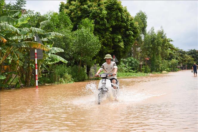 Phường Phượng Sơn, tỉnh Bắc Ninh nước dâng cao ngập nhiều tuyến đường, hàng nghìn hộ dân. Ảnh: Thái Hùng - TTXVN