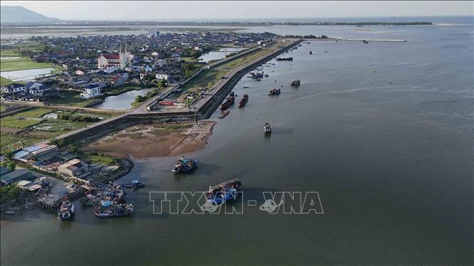 Tàu thuyền tại khu neo đậu tránh trú bão Cửa Khẩu - Kỳ Hà (phường Hải Ninh). Ảnh: Hữu Quyết - TTXVN