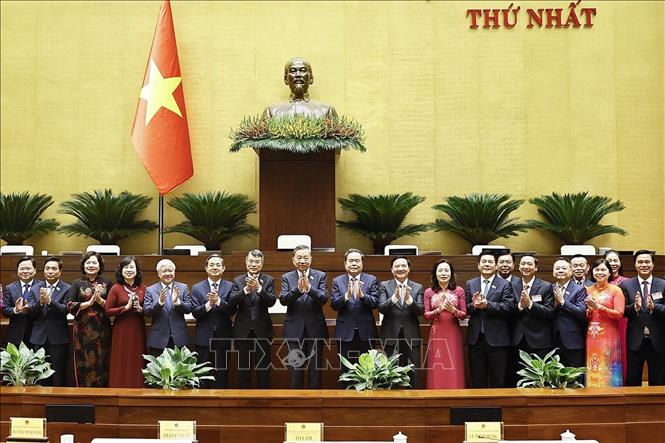 Tổng Bí thư, Chủ tịch nước Tô Lâm; Thủ tướng Lê Minh Hưng và đại biểu chụp ảnh lưu niệm. Ảnh: Doãn Tấn - TTXVN
