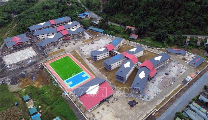 Trường phổ thông nội trú Tiểu học và THCS Mường Khương có vốn đầu tư 255 tỷ đồng, đáp ứng chỗ học cho 980 học sinh vùng biên giới chuẩn bị khánh thành và đưa vào sử dụng trong năm học mới 2026-2027. Ảnh: Trần Việt - TTXVN
