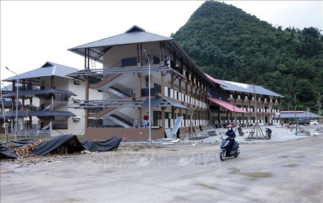 Trường phổ thông nội trú Tiểu học và THCS Mường Khương có vốn đầu tư 255 tỷ đồng, đáp ứng chỗ học cho 980 học sinh vùng biên giới chuẩn bị khánh thành và đưa vào sử dụng trong năm học mới 2026-2027. Ảnh: Trần Việt - TTXVN