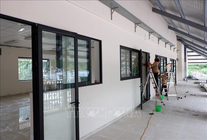 Trường phổ thông nội trú Tiểu học và THCS Mường Khương có vốn đầu tư 255 tỷ đồng, đáp ứng chỗ học cho 980 học sinh vùng biên giới chuẩn bị khánh thành và đưa vào sử dụng trong năm học mới 2026-2027. Ảnh: Trần Việt - TTXVN