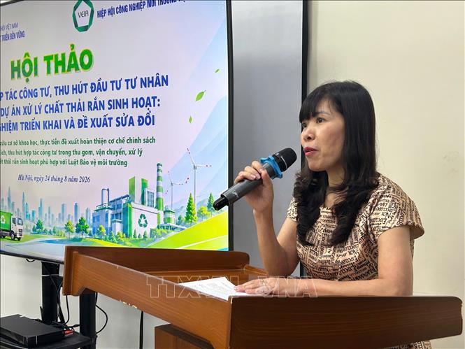 TS Nguyễn Song Tùng, Viện trưởng Viện Địa lý nhân văn và Phát triển bền vững, phát biểu khai mạc hội thảo. Ảnh: Thanh Hương - TTXVN