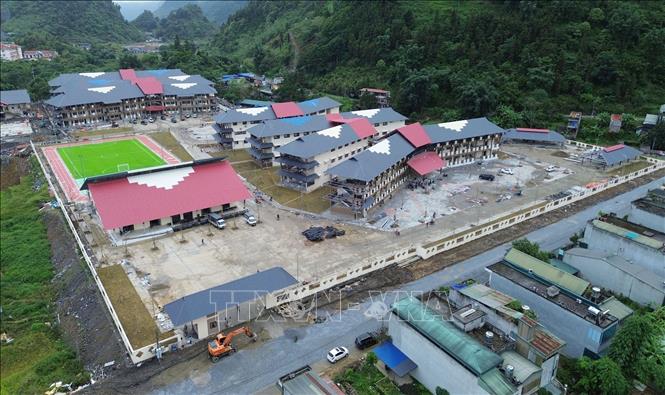 Trường phổ thông nội trú Tiểu học và THCS Mường Khương có vốn đầu tư 255 tỷ đồng, đáp ứng chỗ học cho 980 học sinh vùng biên giới chuẩn bị khánh thành và đưa vào sử dụng trong năm học mới 2026-2027. Ảnh: Trần Việt - TTXVN