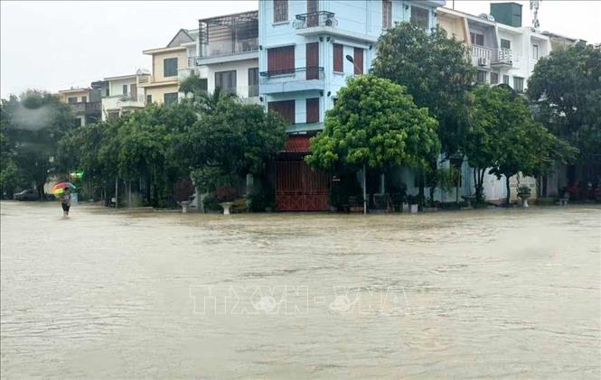 Khu vực Lô 09 BT 7 - Đô Thị An Hoạch, phường Đông Quang (Thanh Hóa) bị ngập sâu. Ảnh: Việt Hoàng - TTXVN