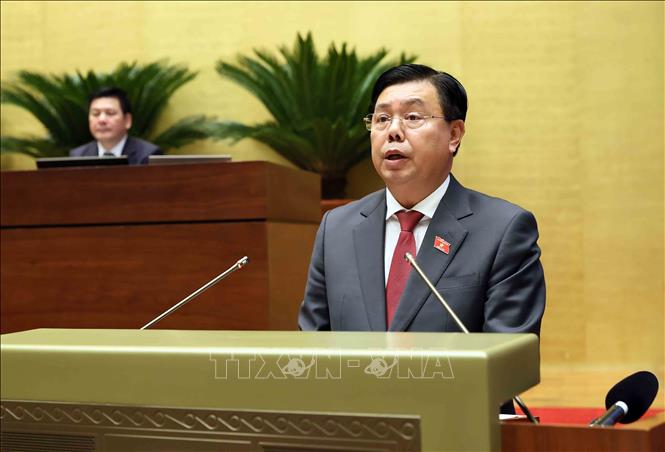 Bộ trưởng Bộ Nội vụ Nguyễn Tiến Hải trình bày Báo cáo giải trình, tiếp thu, chỉnh lý 02 dự thảo Nghị quyết của Quốc hội về việc thành lập thành phố Quảng Ninh và thành phố Bắc Ninh. Ảnh: An Đăng - TTXVN