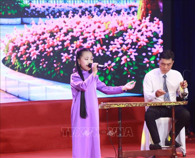 Một tiết mục tiêu biểu, công diễn trong đêm bế mạc, trao giải. Ảnh: Huỳnh Anh - TTXVN