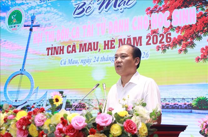 Ông Nguyễn Chí Công – Phó Giám đốc Sở Văn hóa, Thể thao và Du lịch tỉnh Cà Mau, Trưởng Ban tổ chức Hội thi, phát biểu tổng kết. Ảnh: Huỳnh Anh - TTXVN