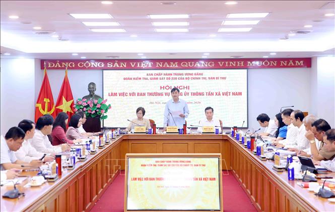 Đoàn Kiểm tra, giám sát số 220 của Bộ Chính trị, Ban Bí thư làm việc với Ban Thường vụ Đảng ủy Thông tấn xã Việt Nam. Ảnh: Phạm Kiên - TTXVN