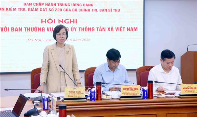 Đồng chí Vũ Việt Trang, Ủy viên Ban Thường vụ Đảng ủy các cơ quan Đảng Trung ương, Bí thư Đảng ủy, Tổng Giám đốc TTXVN, Phó Trưởng ban Tuyên giáo Trung ương phát biểu. Ảnh: Phạm Kiên - TTXVN