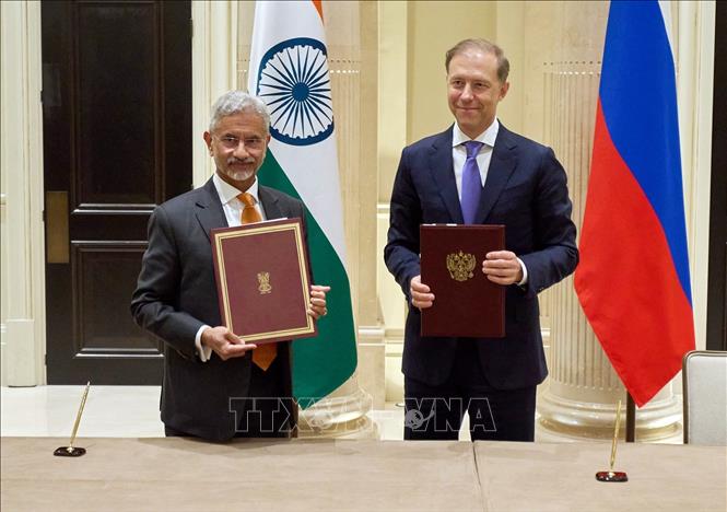 Phó Thủ tướng thứ nhất của Nga Denis Manturov và Ngoại trưởng Ấn Độ S. Jaishankar tại Kỳ họp lần thứ 27 Ủy ban liên chính phủ Ấn Độ-Nga về hợp tác thương mại, kinh tế, khoa học, công nghệ và văn hóa (IRIGC-TEC) ở Moskva ngày 24/8/2026. Ảnh: ANI/TTXVN phát