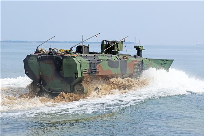 Xe quân sự đổ bộ của Mỹ tham gia cuộc tập trận chung Ssangyong tại thành phố Pohang, cách thủ đô Seoul (Hàn Quốc) 271 km về phía Đông Nam. Ảnh: Yonhap/TTXVN phát