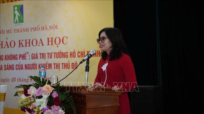 Bà Đinh Việt Anh, Phó Chủ tịch Trung ương Hội Người mù Việt Nam phát biểu tại hội thảo. Ảnh: Hùng Mạnh - TTXVN