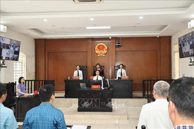Hội đồng xét xử tuyên án. Ảnh: Kim Anh - TTXVN