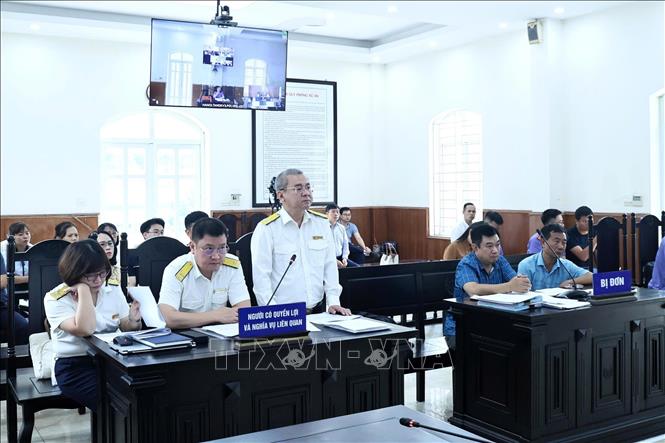 Các bên đương sự, người liên quan tại phiên tòa. Ảnh: Kim Anh - TTXVN