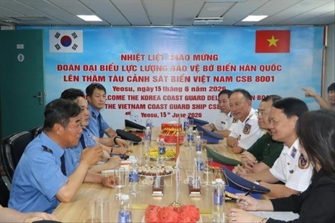 Đoàn đại biểu Cảnh sát biển Việt Nam trao đổi nghiệp vụ, chia sẻ kinh nghiệm với Đại diện Lực lượng Bảo vệ bờ biển Hàn Quốc trong khuôn khổ chương trình hợp tác quốc tế giữa lực lượng thực thi pháp luật trên biển hai nước, từ ngày 15 đến ngày 19/6/2026, tại Hàn Quốc. Ảnh: Trường Giang - P/v TTXVN tại Hàn Quốc