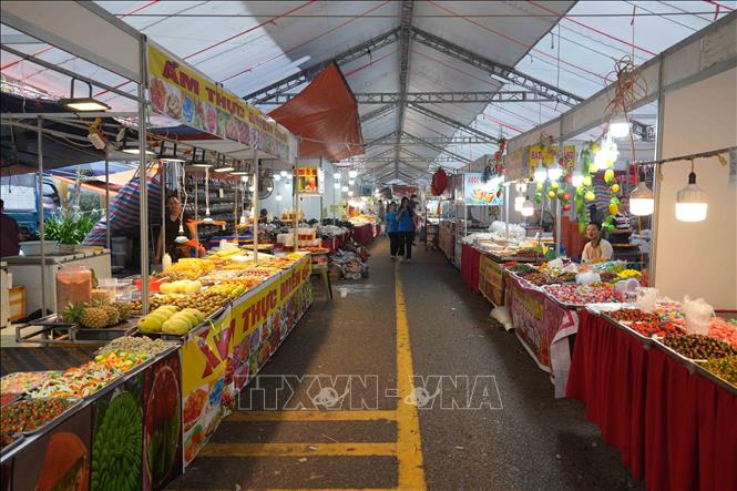 Khu vực bán thực phẩm tại Hội chợ triển lãm sản phẩm công nghiệp nông thôn tiêu biểu khu vực miền Trung - Tây Nguyên năm 2026. Ảnh: Hữu Quyết - TTXVNẢnh: Hữu Quyết - TTXVN