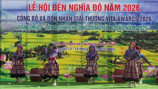 Các tiết mục văn nghệ đậm đà bản sắc dân tộc chào mừng Lễ hội. Ảnh: TTXVN phát                          