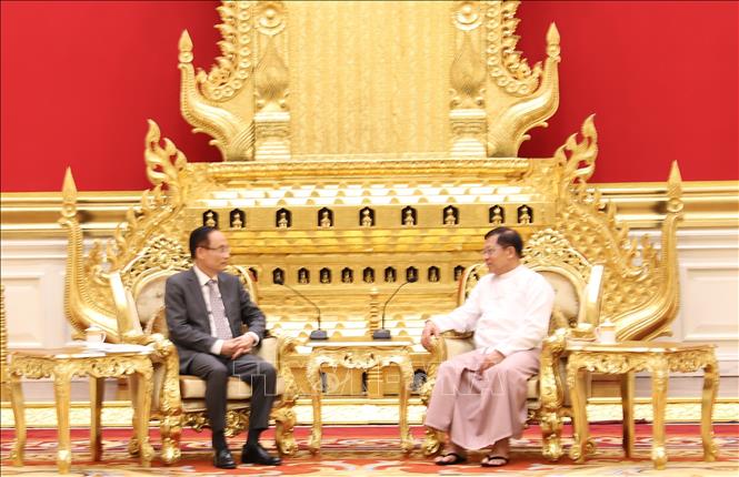 Bộ trưởng Ngoại giao Lê Hoài Trung hội kiến Tổng thống Myanmar Min Aung Hlaing. Ảnh: Đỗ Sinh – P/v TTXVN từ Myanmar