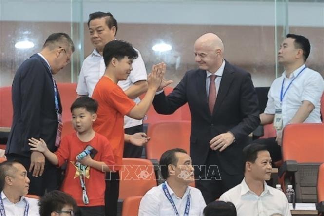Chủ tịch FIFA Gianni Infantino dự khán. Ảnh: Minh Quyết - TTXVN