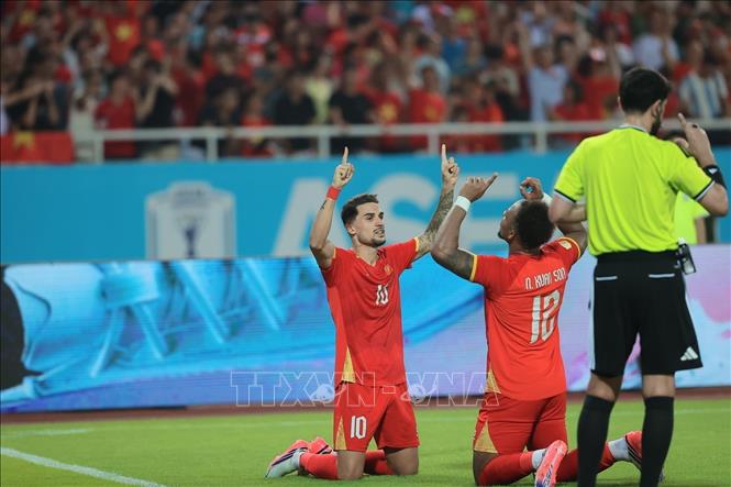 Đỗ Hoàng Hên ghi bàn cân bằng tỷ số 1-1 cho đội tuyển Việt Nam. Ảnh: Minh Quyết - TTXVN
