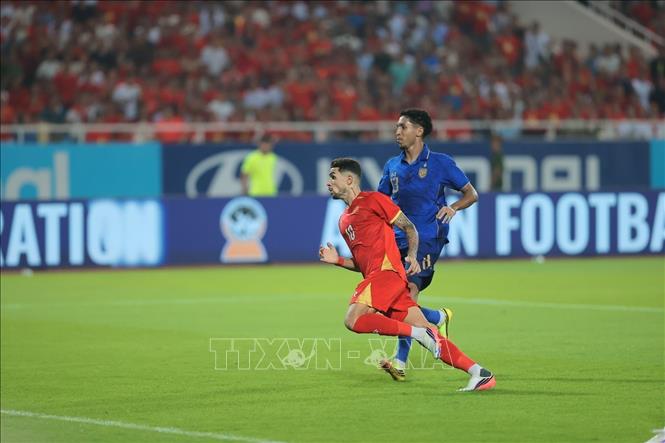 Đỗ Hoàng Hên ghi bàn cân bằng tỷ số 1-1 cho đội tuyển Việt Nam. Ảnh: Minh Quyết - TTXVN