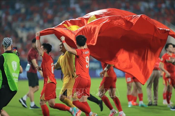 Niềm vui chiến thắng của các tuyển thủ Việt Nam. Ảnh: Minh Quyết - TTXVN