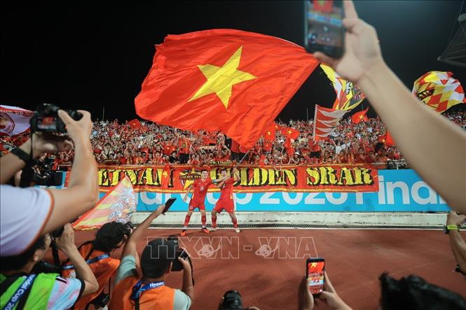 Việt Nam bảo vệ thành công ngôi vô địch ASEAN Cup trên sân nhà Mỹ Đình (Hà Nội). Ảnh: Minh Quyết - TTXVN