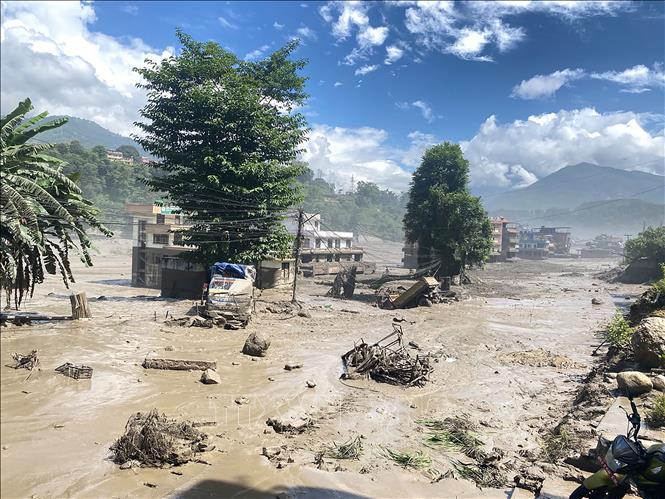 Khu vực bị tàn phá do lũ quét tại huyện Nuwakot, Nepal, ngày 26/8/2026. Ảnh: THX/TTXVN phát