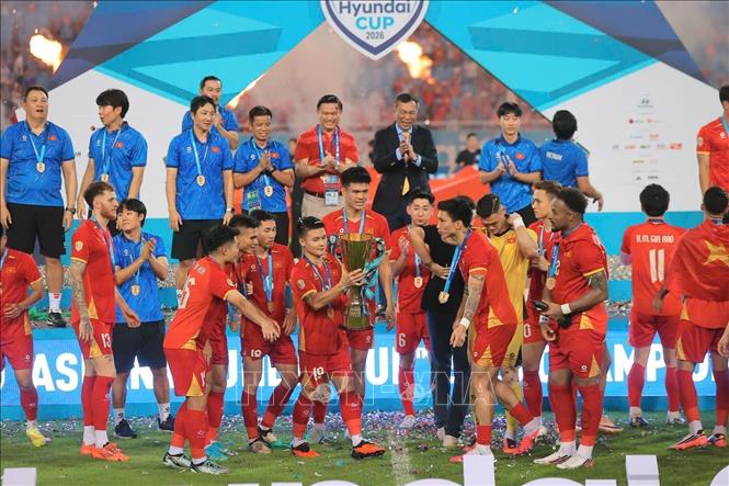 Đội trưởng Quang Hải cùng đồng đội hân hoan trong niềm vui vô địch ASEAN Cup 2026. Ảnh: Minh Quyết - TTXVN
