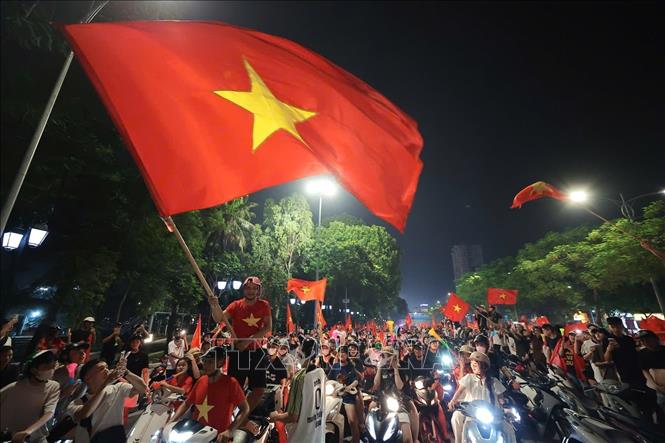 Hà Nội đêm không ngủ, mừng chức vô địch ASEAN CUP. Ảnh: Phạm Tuấn Anh - TTXVN