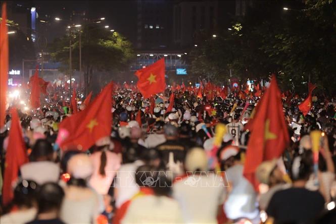 Hà Nội đêm không ngủ, mừng chức vô địch ASEAN CUP. Ảnh: Thành Phương - TTXVN