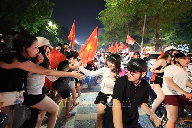 Hà Nội đêm không ngủ, mừng chức vô địch ASEAN CUP. Ảnh: Phạm Tuấn Anh - TTXVN