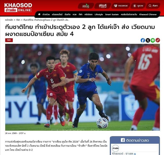 Trang Khaosod (Thái Lan) đặc biệt nhấn mạnh hai bàn phản lưới nhà của tuyển Thái Lan, cho rằng những tình huống đáng tiếc này đã góp phần đưa Việt Nam tới chức vô địch ASEAN Cup lần thứ tư. Ảnh chụp màn hình/TTXVN phát