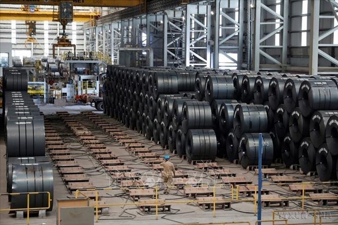 Xuất khẩu hàng hóa là một thế mạnh của Việt Nam trong những năm gần đây. Trong ảnh: Sản xuất tôn tại Tập đoàn Hòa Phát. Ảnh: Tuấn Anh – TTXVN