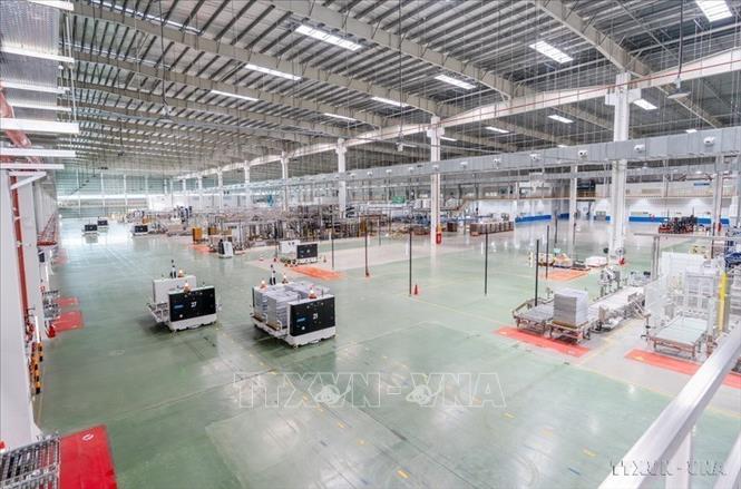 FDI đóng góp đáng kể vào quá trình công nghiệp hóa, hiện đại hóa của đất nước. Trong ảnh: Hệ thống kho vận, dây chuyền sản xuất tại Nhà máy Suntory PepsiCo Tây Ninh cho thấy xu hướng đầu tư của các tập đoàn đa quốc gia vào công nghệ, tự động hóa và tối ưu chuỗi cung ứng tại Việt Nam. Ảnh: Bùi Giang – TTXVN