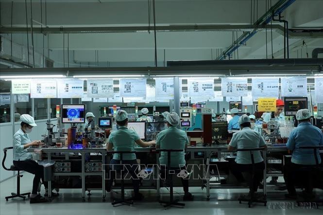 FDI đóng góp đáng kể vào quá trình công nghiệp hóa, hiện đại hóa của đất nước. Trong ảnh: Công ty TNHH Điện tử Foster Việt Nam (100% vốn Nhật Bản) đầu tư hệ thống máy móc tiên tiến, chú trọng nâng cao nguồn nhân lực, đáp ứng nhu cầu sản xuất, kinh doanh. Ảnh: Hoàng Hiếu – TTXVN