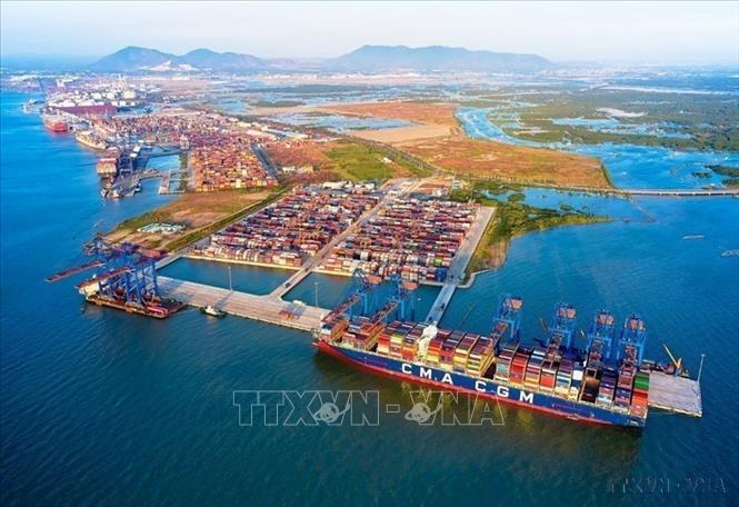 Việt Nam luôn nằm trong top những quốc gia có nền kinh tế tăng trưởng cao. Trong ảnh: Cảng quốc tế Gemalink tại Bà Rịa Vũng Tàu là một trong những cảng biển chiến lược cho công nghiệp, thương mại và hội nhập toàn cầu. Ảnh: TTXVN phát