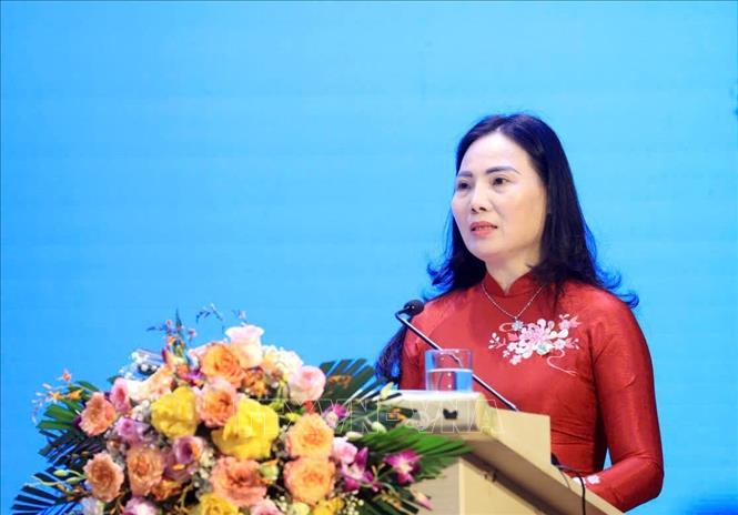 Chủ tịch Hội Liên hiệp Phụ nữ tỉnh Tuyên Quang Âu Thị Mai trình bày tham luận tại hội nghị. Ảnh: Tuấn Anh - TTXVN