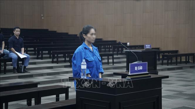 Bị cáo Nguyễn Thị Thu Hà khai báo tại phiên tòa. Ảnh: Kim Anh - TTXVN