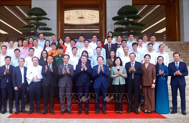 Thủ tướng Lê Minh Hưng với các đại biểu dự Hội nghị tổng kết năm học 2025-2026 và triển khai năm học 2026-2027. Ảnh: Dương Giang – TTXVN