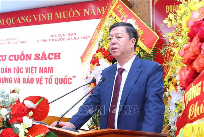 PGS.TS. Vũ Trọng Lâm, Ủy viên Ban Chấp hành Đảng bộ các cơ quan Đảng Trung ương, Bí thư Đảng ủy, Giám đốc - Tổng Biên tập Nhà xuất bản Chính trị quốc gia Sự thật phát biểu. Ảnh: Văn Điệp - TTXVN