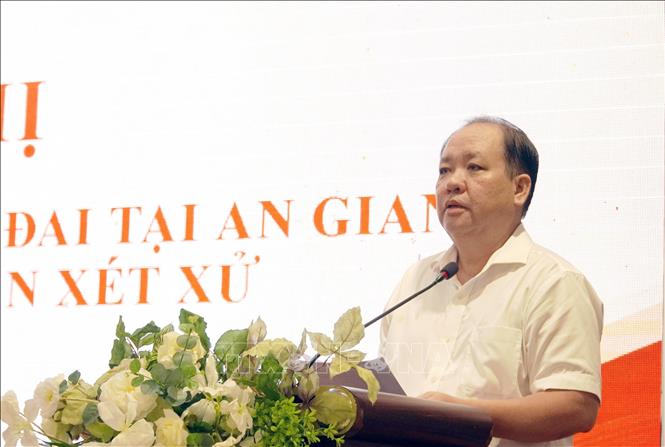Phó Chủ tịch Thường trực UBND tỉnh An Giang Nguyễn Thanh Phong phát biểu tại Hội nghị. Ảnh: Văn Sĩ - TTXVN