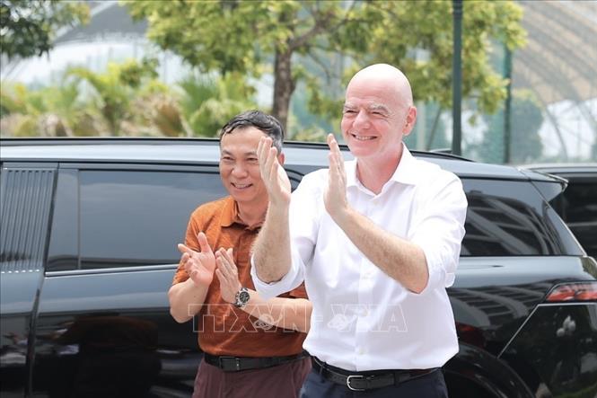 Chủ tịch FIFA Gianni Infantino đến thăm Trung tâm đào tạo bóng đá trẻ PVF. Ảnh: Minh Quyết - TTXVN