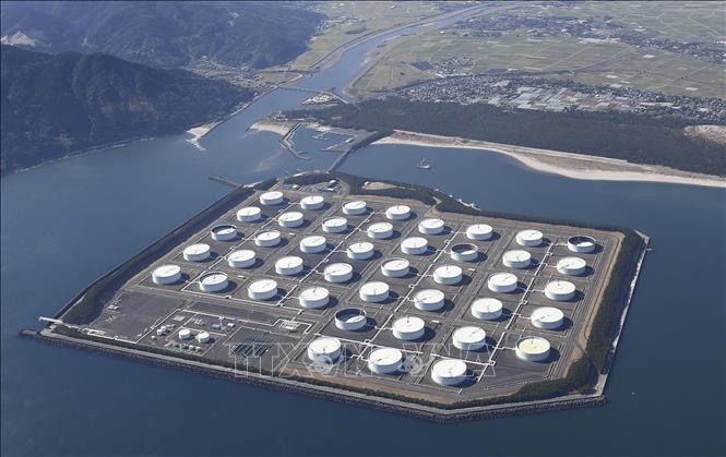 Bể chứa dầu tại kho dự trữ ở Kagoshima, Nhật Bản. Ảnh: Kyodo/TTXVN phát