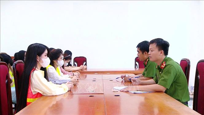 Các đối tượng tại cơ quan điều tra. Ảnh: TTXVN phát