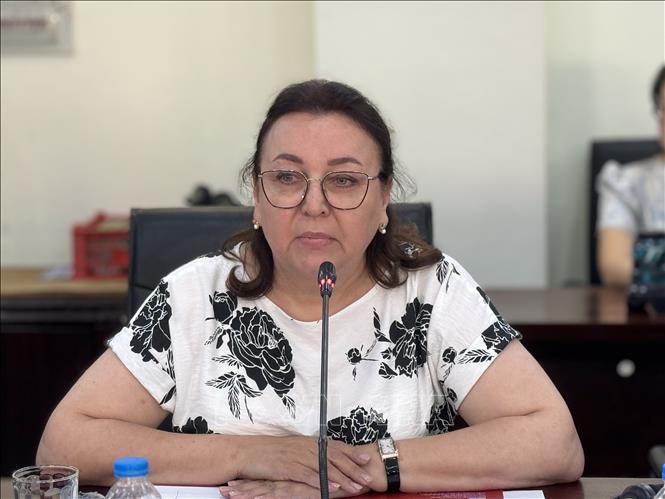 Bà Tatyana Avgusmanova, Trưởng Ban Phát triển Bền vững Hội đồng Nhân dân Thế giới tham luận. Ảnh: Hải Ngọc - TTXVN