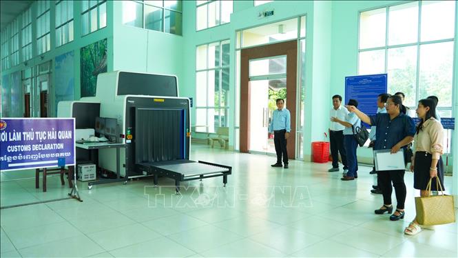 Khu vực làm thủ tục, kiểm soát tại Cửa khẩu quốc tế Bình Hiệp. Ảnh: Minh Phú - TTXVN 