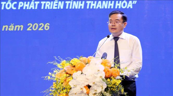 Giám đốc Sở Xây dựng tỉnh Thanh Hóa giải đáp các ý kiến của các doanh nghiệp. Ảnh: Việt Hoàng - TTXVN