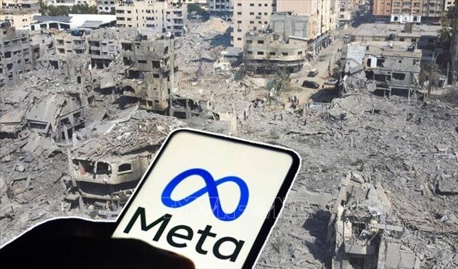 Biểu tượng Meta trên màn hình điện thoại. Ảnh: IRNA/TTXVN phát